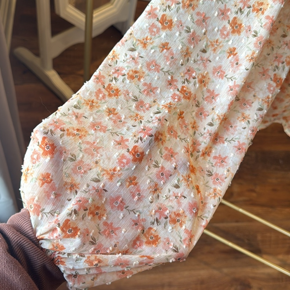 Floral Ruched Top - Picture 4 of 8